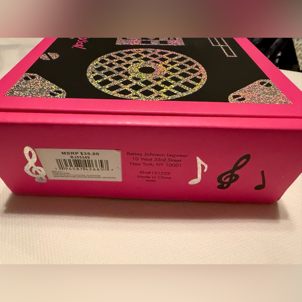 Betsey Johnson Woman’s 7pk Low Cut Socks Pink Boom Box Gift Cassette Tape NWT - Picture 5 of 5